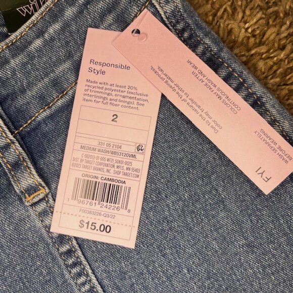 Wild Fable Super High-Rise Shorts Medium Wash 2.5" Inseam Size 2 NWT - Picture 3 of 4